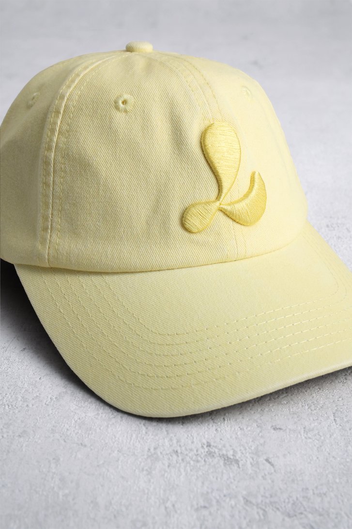 Le dos de Casquette jaune à effet délavé de Louise pour Femmes