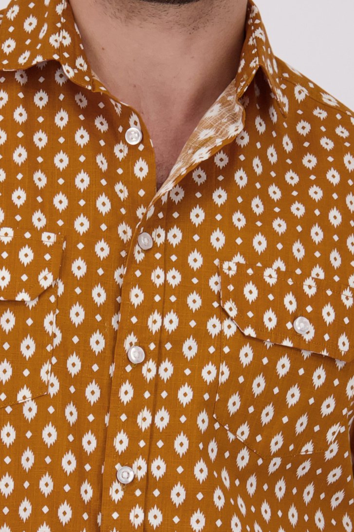 Chemise marron avec imprimé à carreaux blancs de Ravøtt pour Hommes