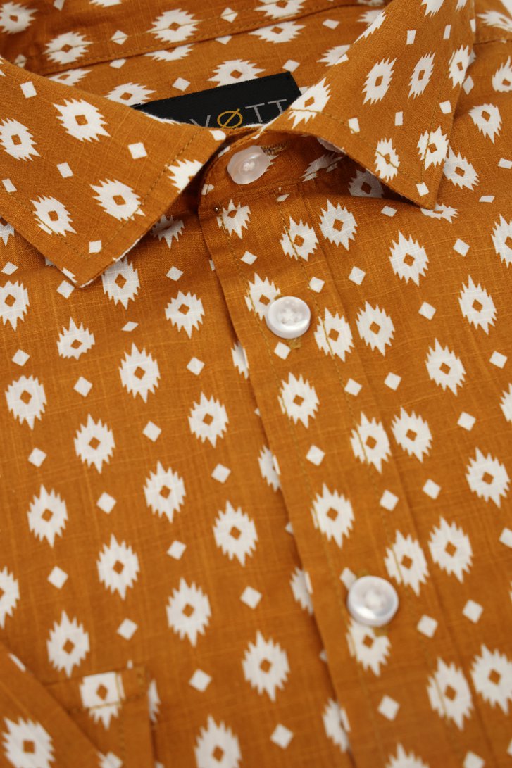 Chemise marron avec imprimé à carreaux blancs de Ravøtt pour Hommes