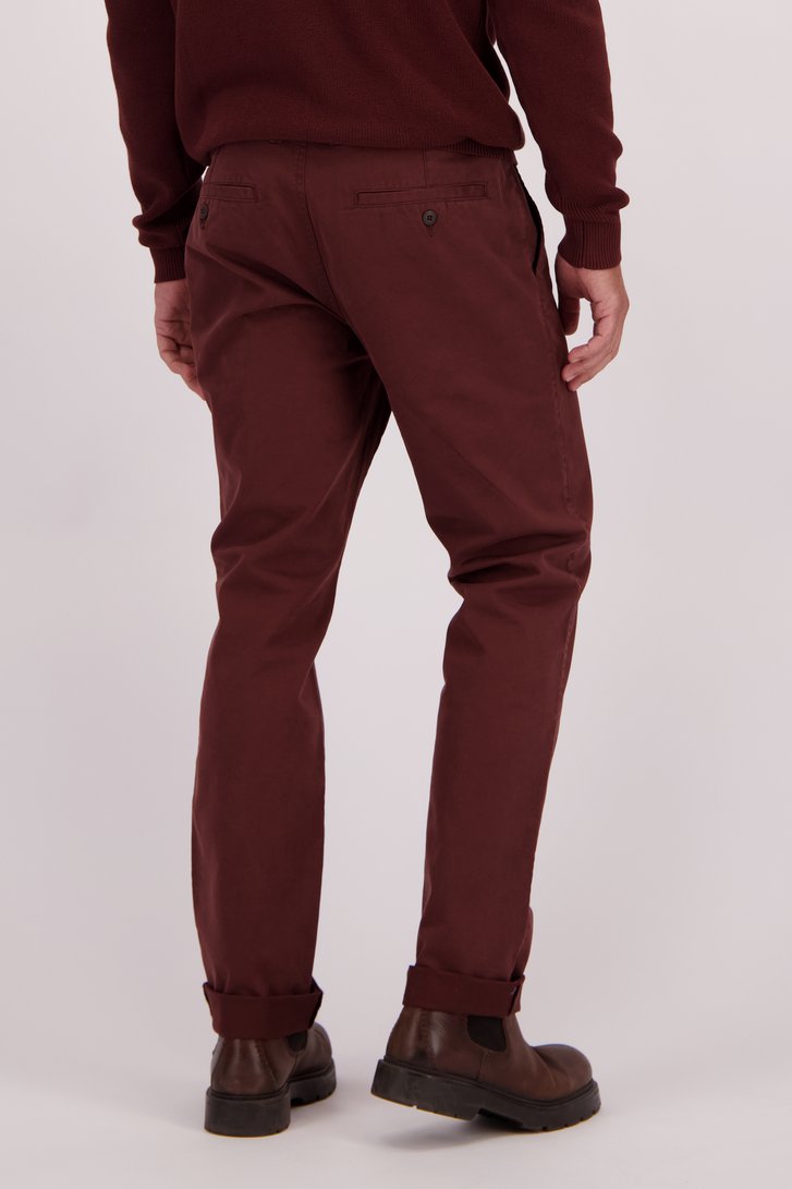 Le dos de Chino brun rouge de Ravøtt pour Hommes