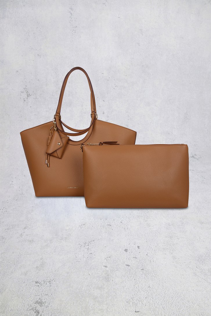 Detail van  Cognac schoudertas met uitneembare binnentas door Laurent David voor Dames