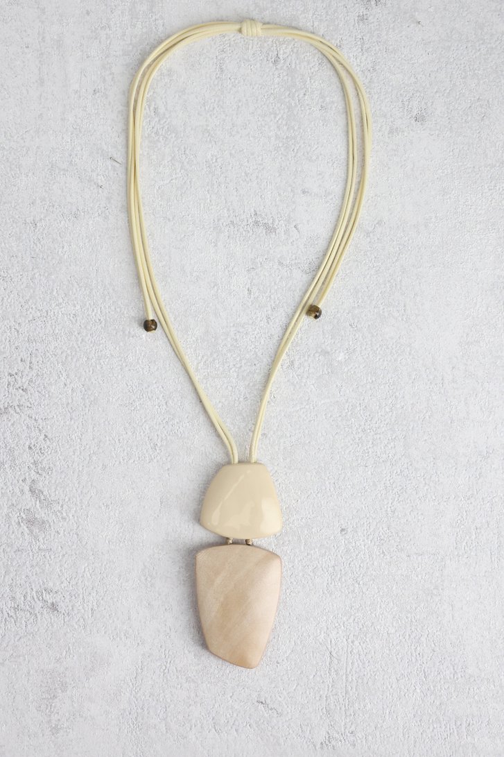 Le devant de Collier écru avec pendentif de Liberty Island pour Femmes