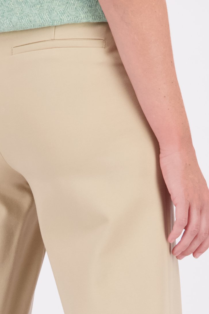 Detail van Donkerbeige losse broek door Liberty Loving nature voor Dames