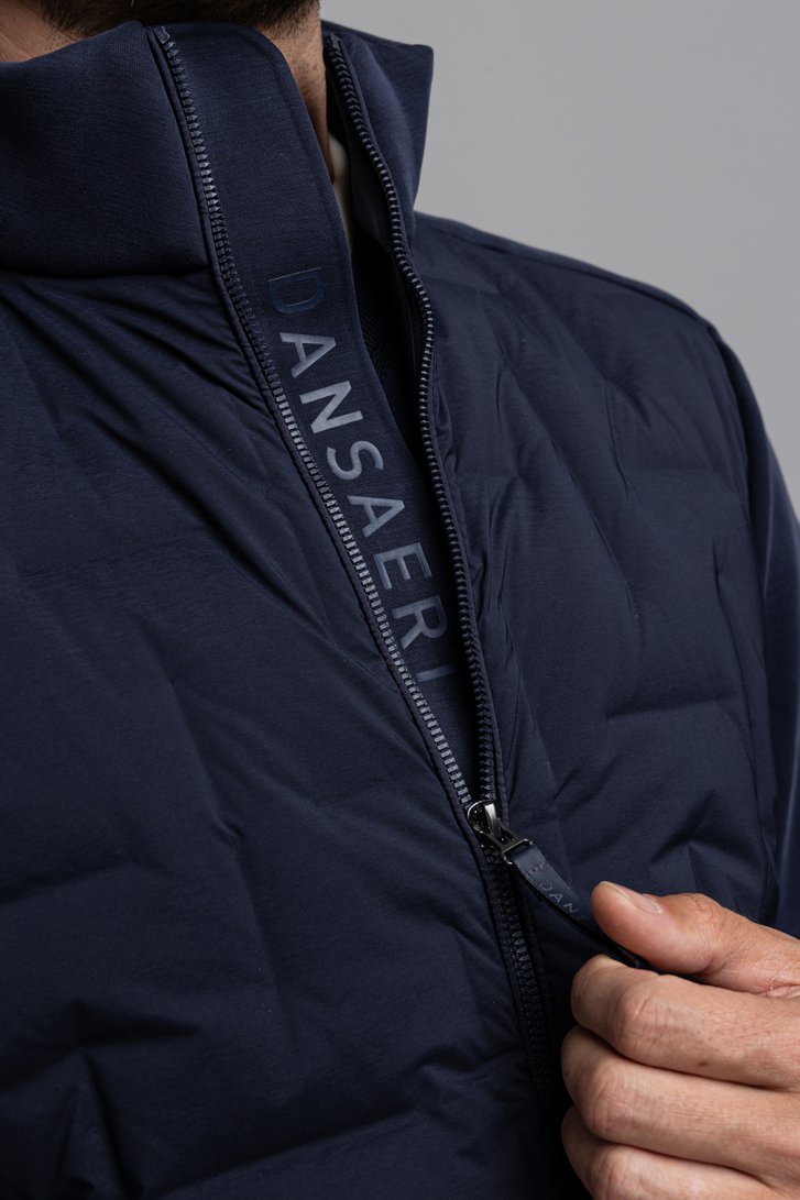 Detail van Donkerblauwe gewatteerde golfvest door Dansaert Golf Club voor Heren