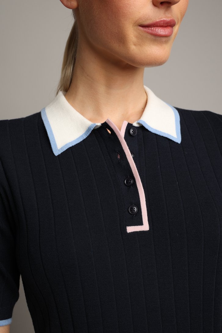 Detail van Donkerblauwe golfpolo met contrasterende biezen door Dansaert Golf Club voor Dames