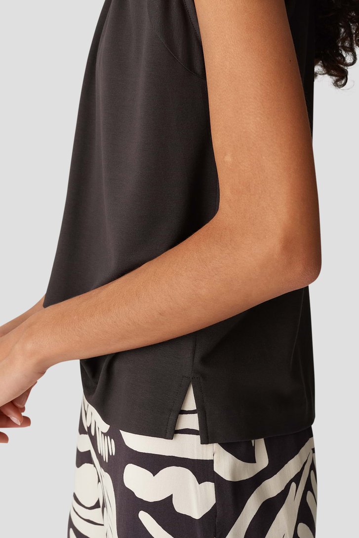 Donkerbruin T-shirt met plooitjes van Opus voor Dames