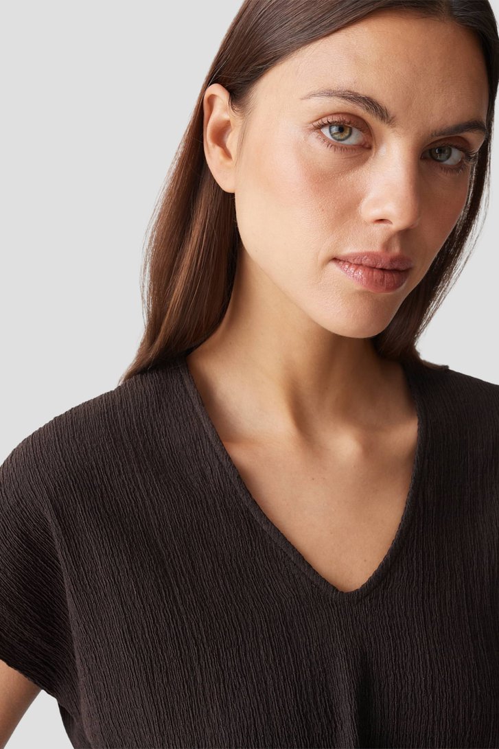 Detail van Donkerbruin T-shirt met structuur door Opus voor Dames