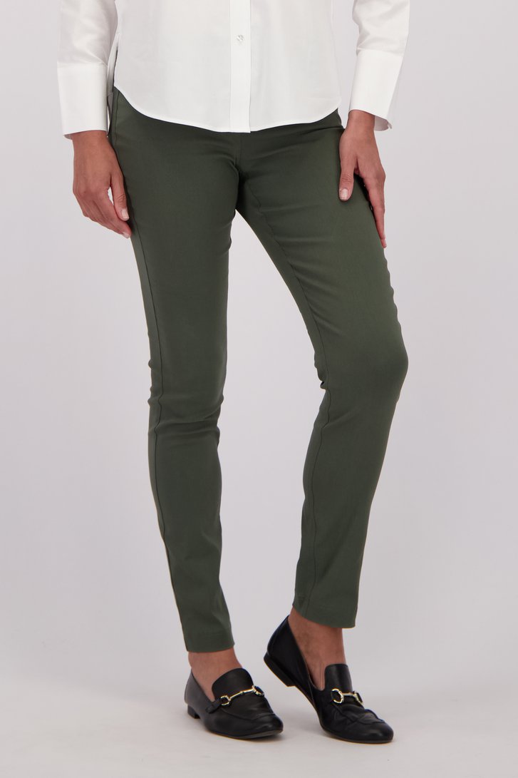 Detail van Donkergroene stretchbroek met elastische taille door Claude Arielle voor Dames