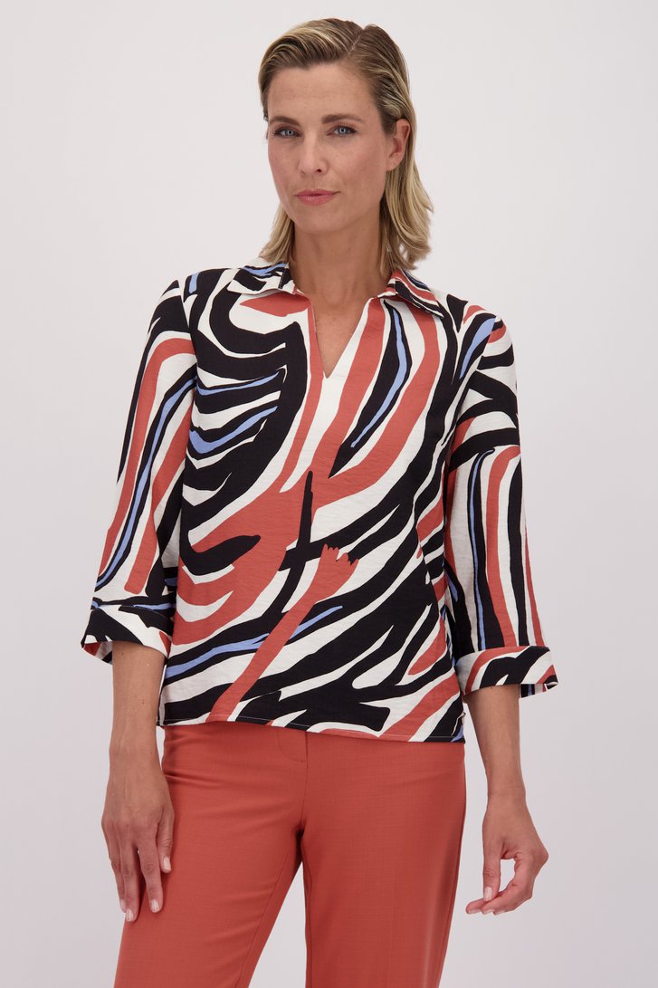 Voorkant van Ecru blouse met grafische print in oranje door Claude Arielle voor Dames