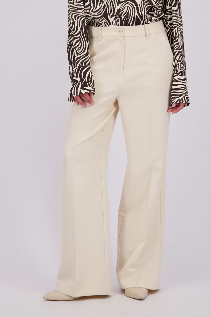 Voorkant van Ecru broek met wijde broekspijpen door More & More voor Dames
