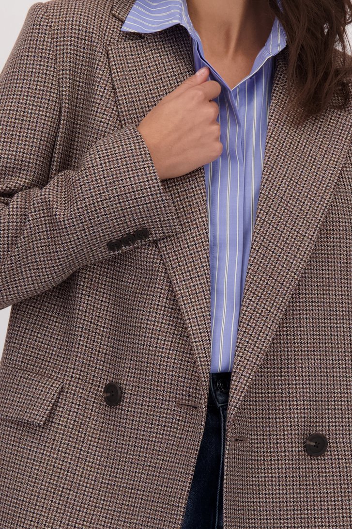 Detail van Elegante bruine vest met fijne ruitjes door Louise voor Dames