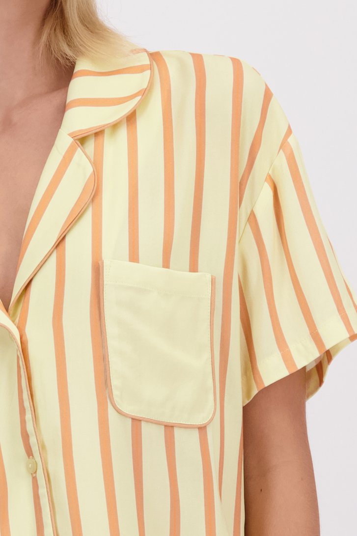Détail de Ensemble de pyjama jaune avec chemise et short de Liberty Island pour Femmes