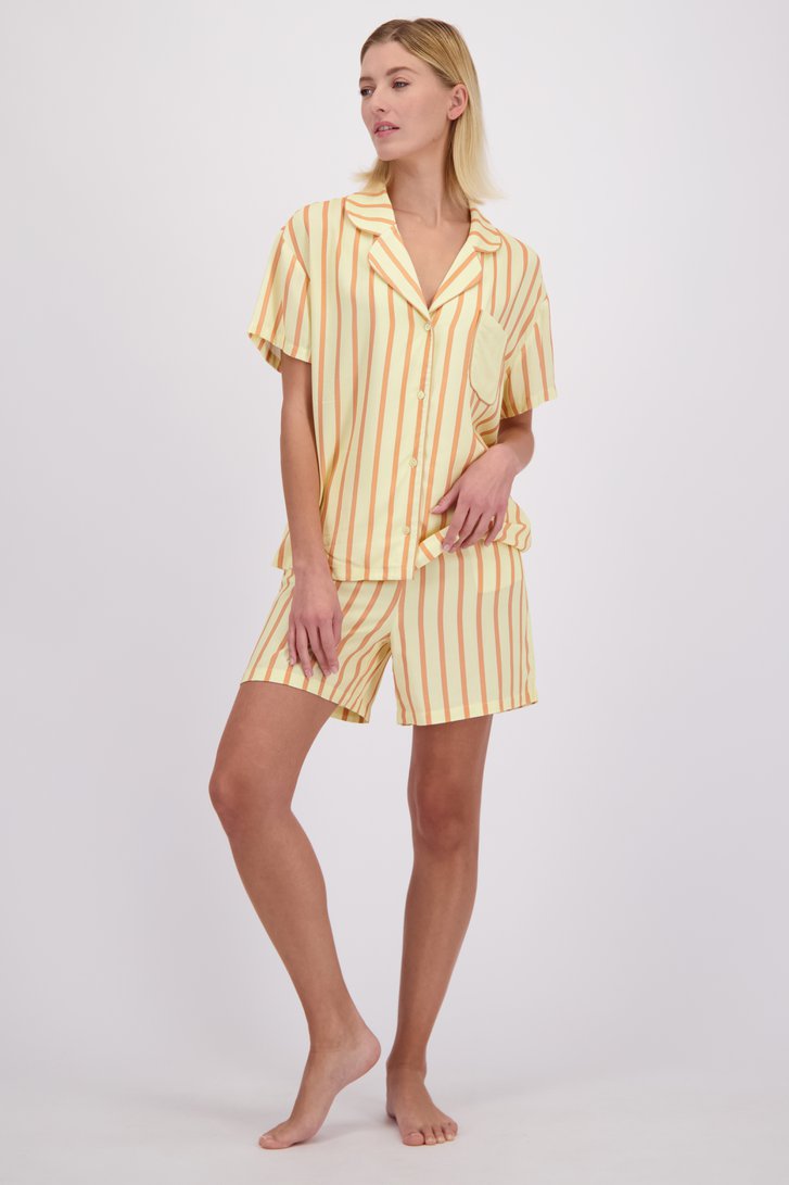 Le devant de Ensemble de pyjama jaune avec chemise et short de Liberty Island pour Femmes