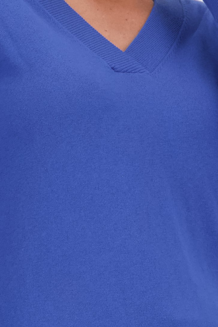 Detail van Fijn blauw truitje  door Claude Arielle voor Dames