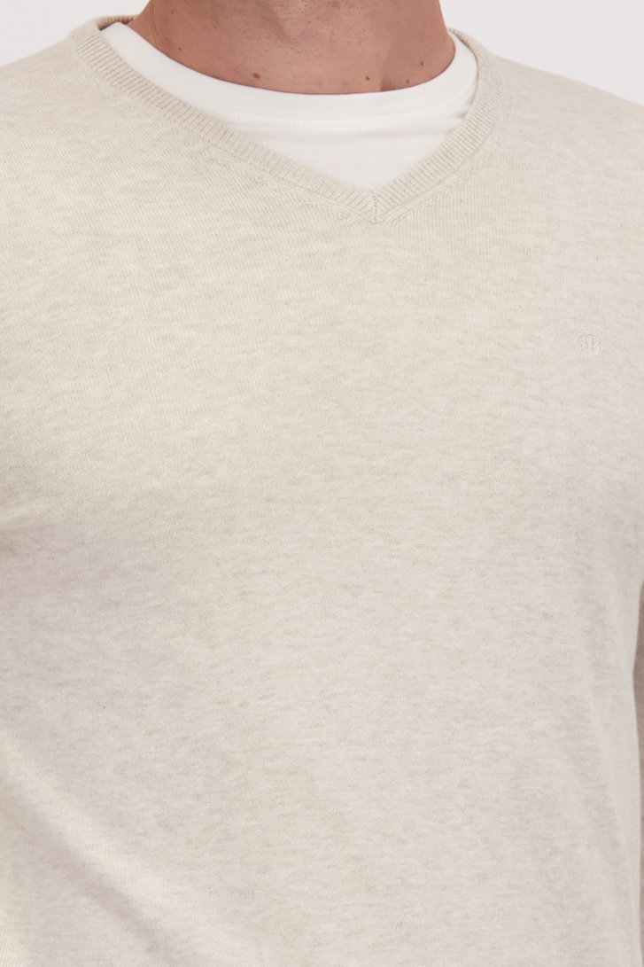 Detail van Fijne beige trui met V-hals door Dansaert Blue voor Heren