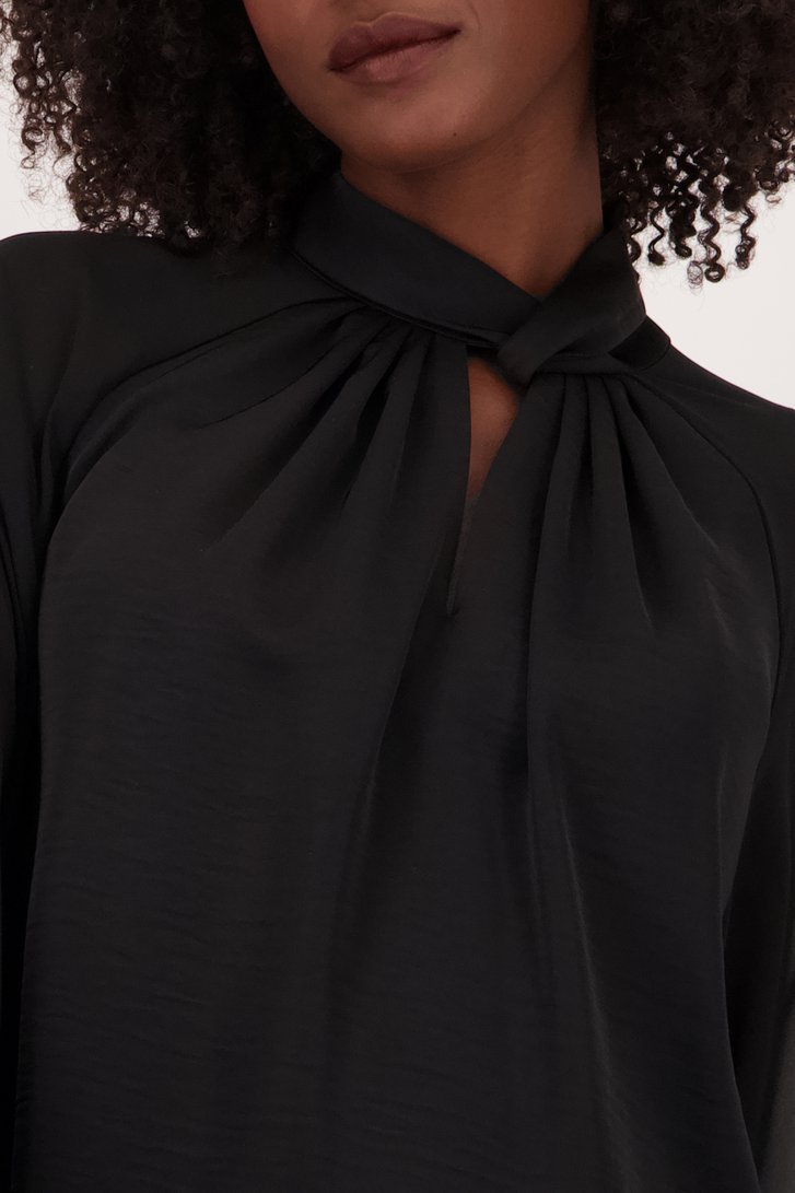 Detail van Fijne zwarte blouse met doorzichtige mouwen door JDY voor Dames