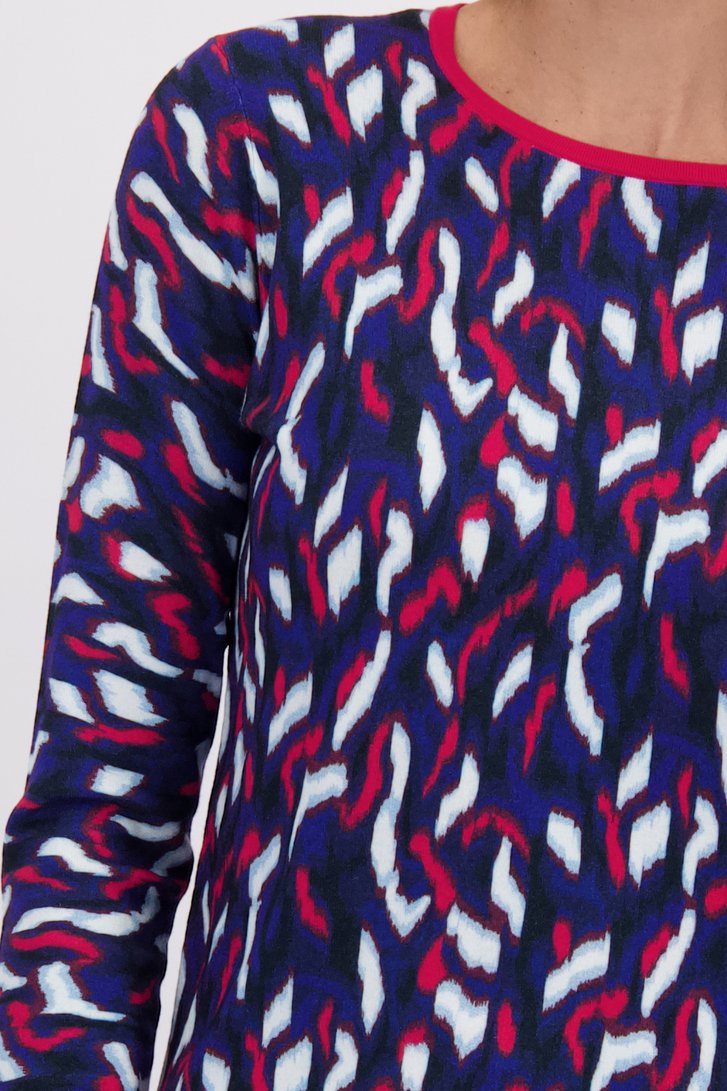 Detail van Fijngebreide rood-blauwe trui  door Claude Arielle voor Dames