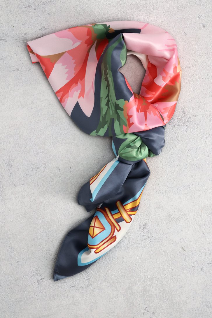 Le devant de Foulard à imprimé floral multicolore de Liberty Island pour Femmes