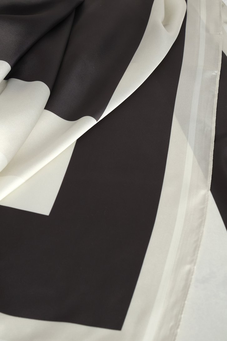 Photo produit 1 de Foulard fin en gris clair et foncé de D'Auvry pour Femmes