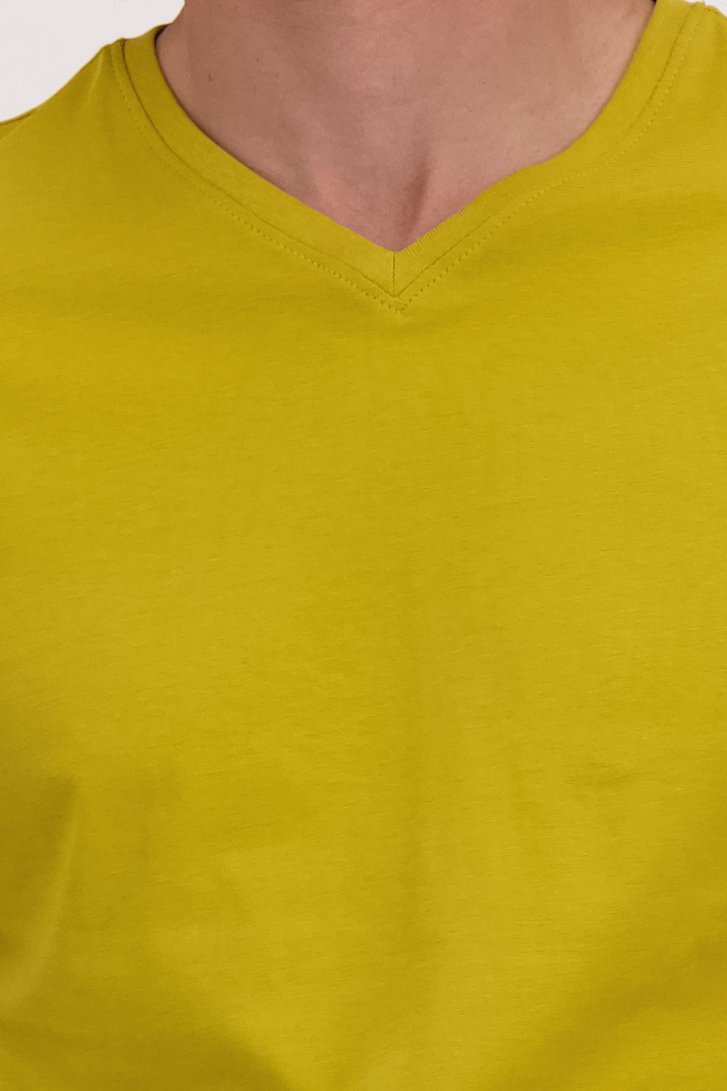 Detail van Geel T-shirt met V-hals door Liberty Island voor Heren