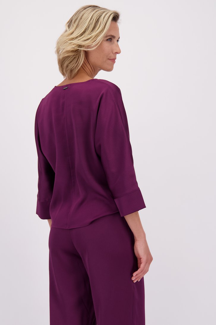 Achterkant van Glanzende paarse blouse  door Claude Arielle voor Dames