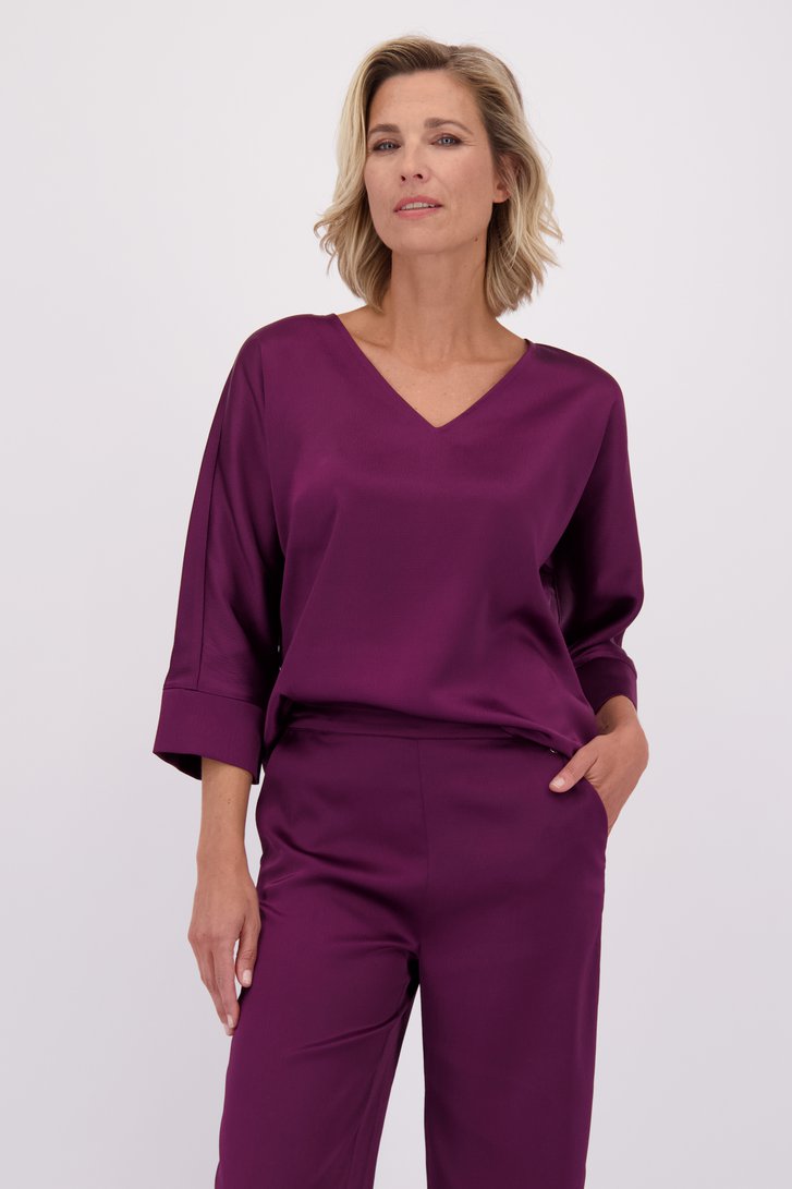Voorkant van Glanzende paarse blouse  door Claude Arielle voor Dames