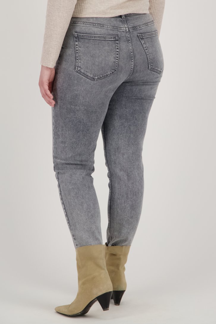 Achterkant van Grijze jeans – straight fit – 7/8 lengte door ONLY Carmakoma voor Dames