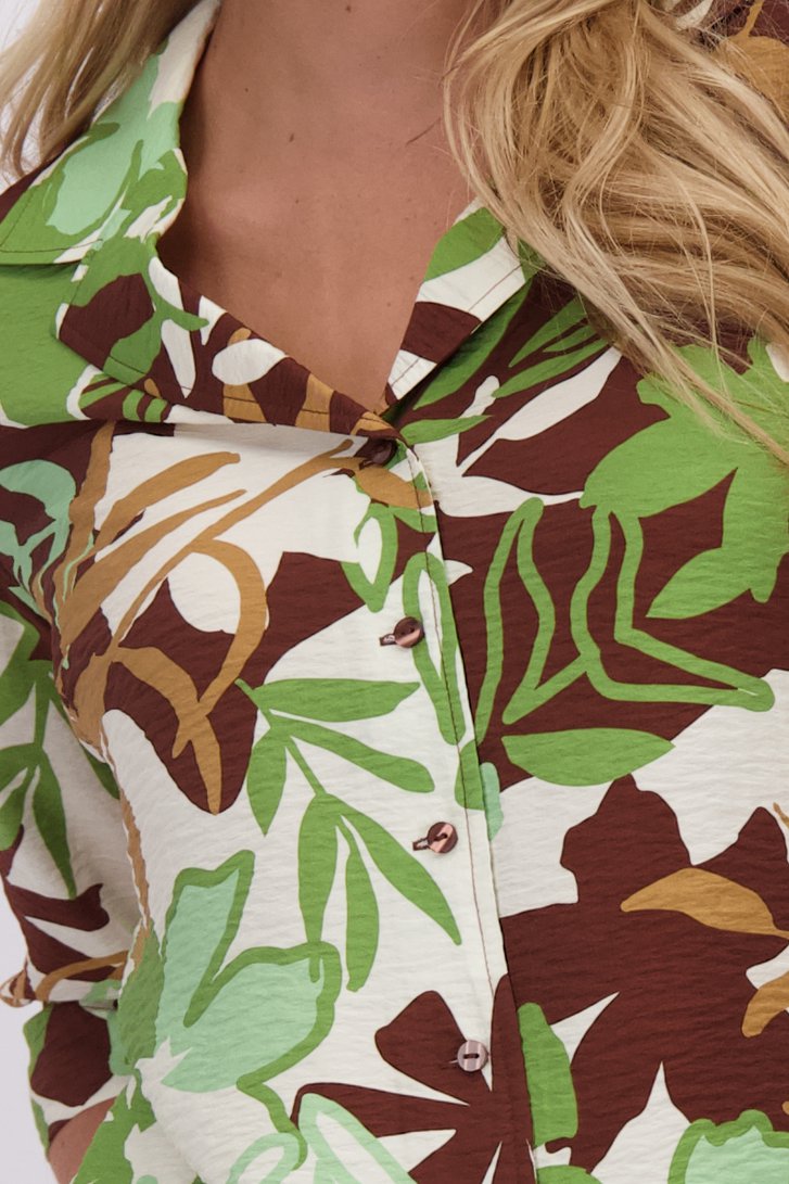 Detail van Groen-bruine blouse met bladerprint door Libelle voor Dames