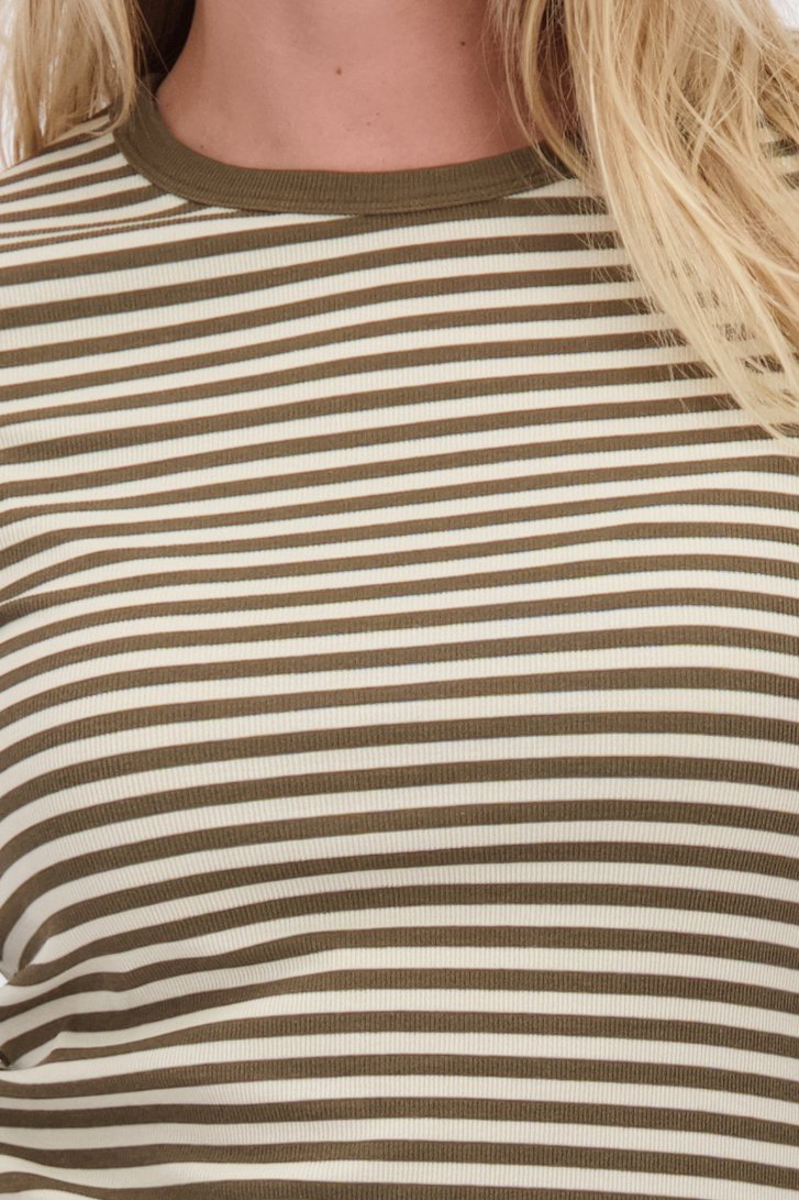 Detail van Groen gestreept T-shirt met lange mouwen door Libelle voor Dames