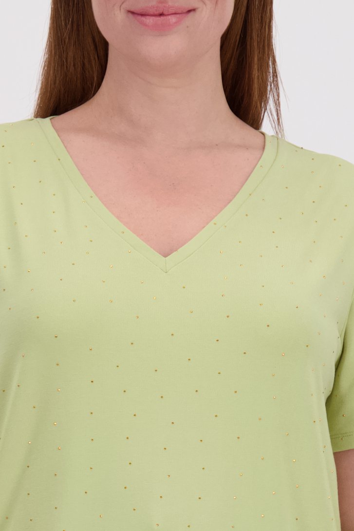 Detail van Groen T-shirt met V-hals en strass door Yest Curve voor Dames
