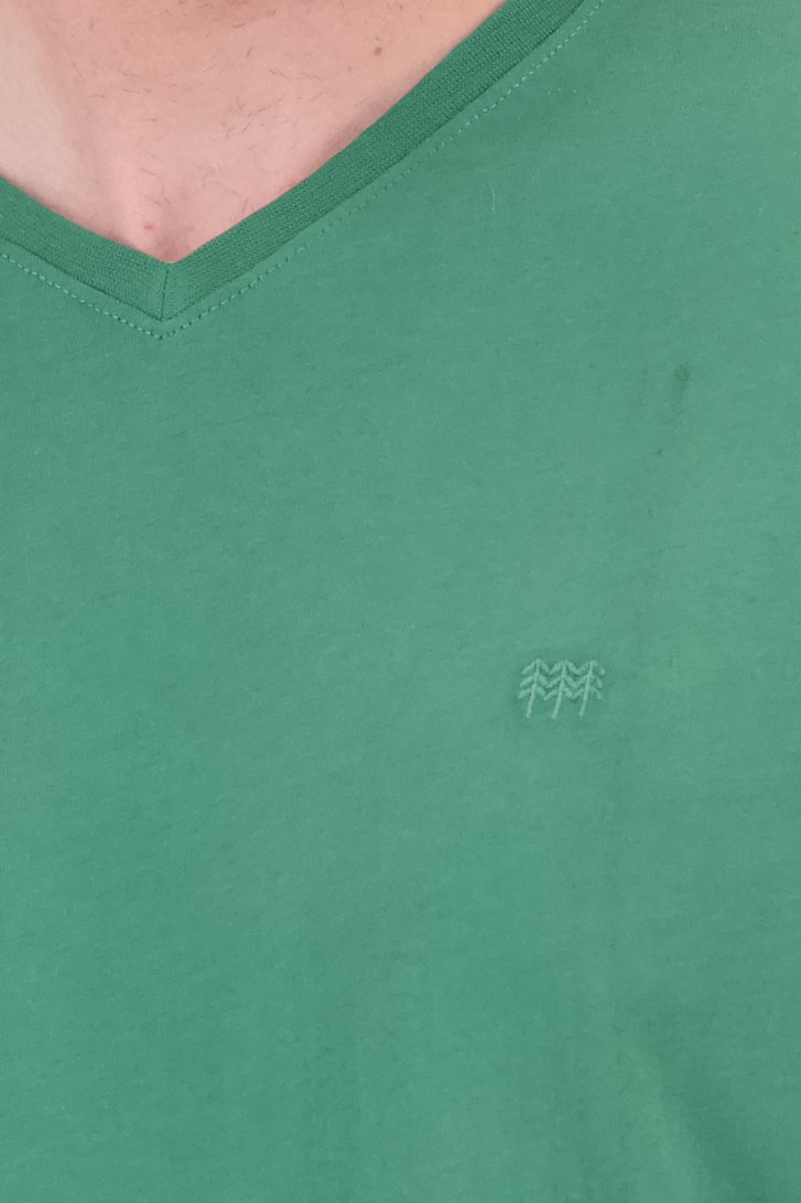 Groen T-shirt met V-hals van Ravøtt voor Heren