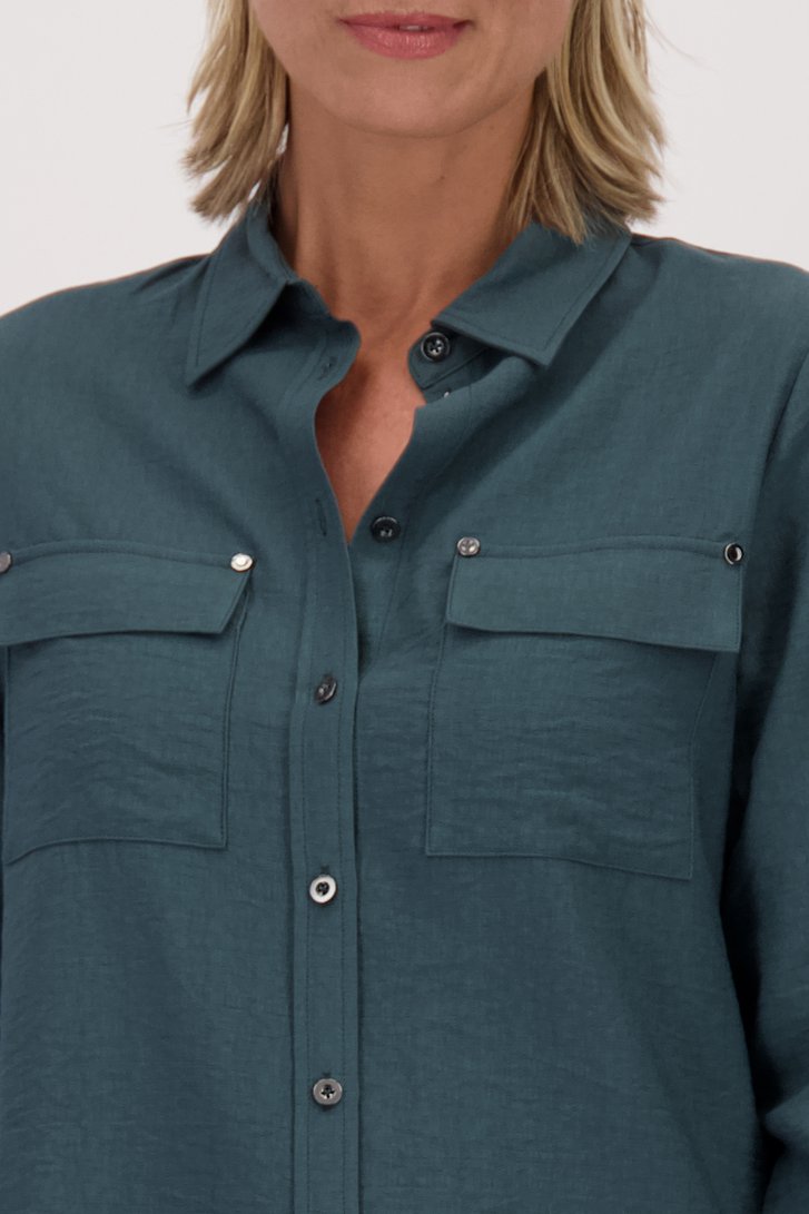 Detail van Groene hemdblouse door Claude Arielle voor Dames