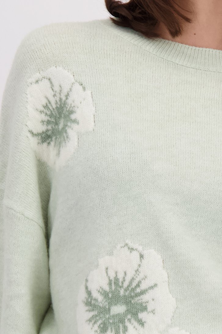 Detail van Groene trui met wit bloemenmotief door JDY voor Dames