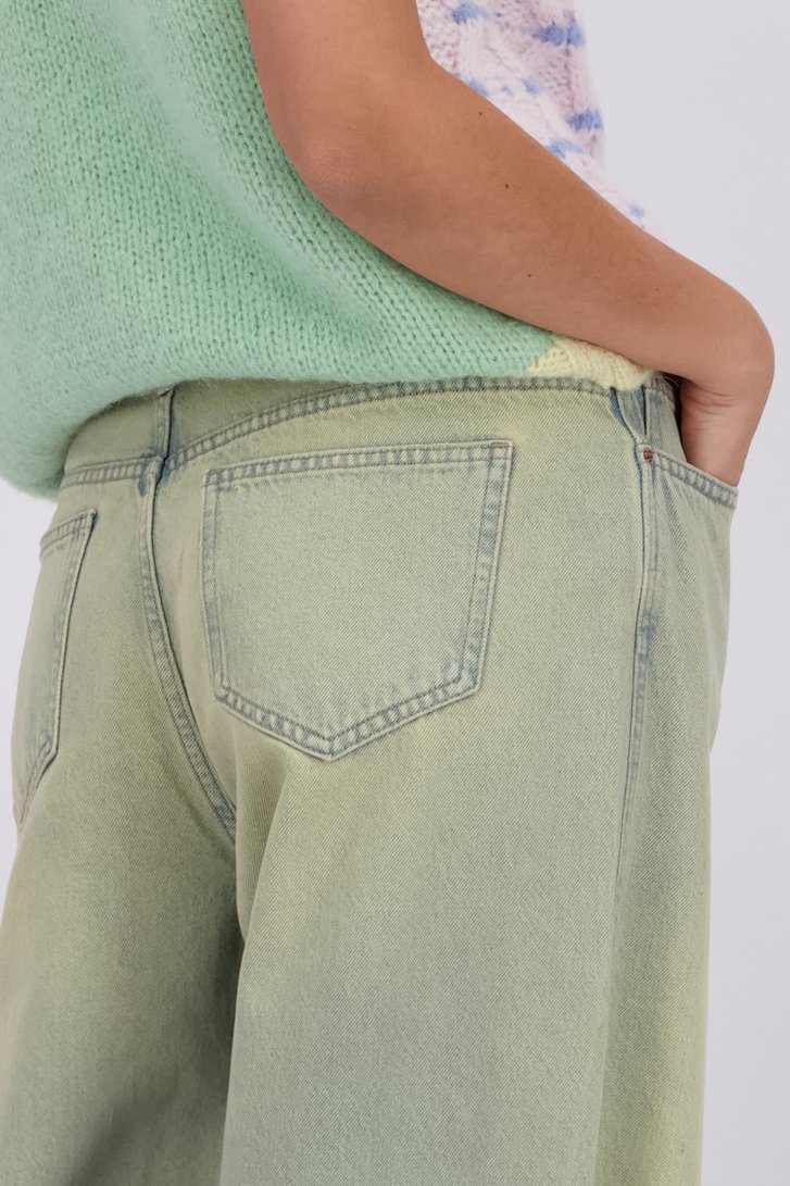 Détail de Jean barrel bleu à effet washed de Pieces pour Femmes