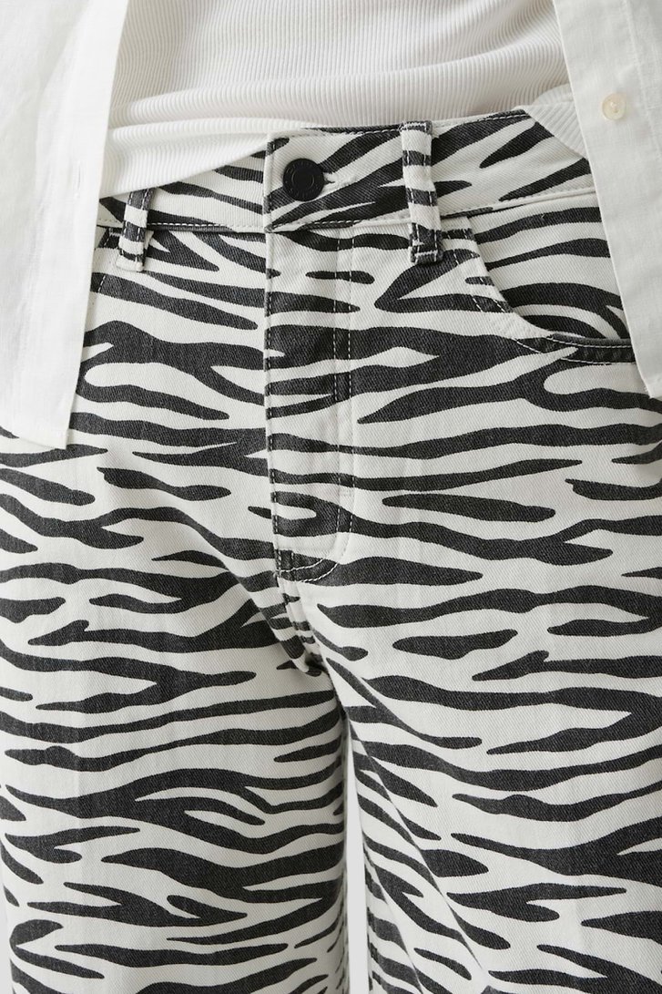 Détail de Jean blanc avec imprimé zèbre - Barrel fit de Opus pants pour Femmes