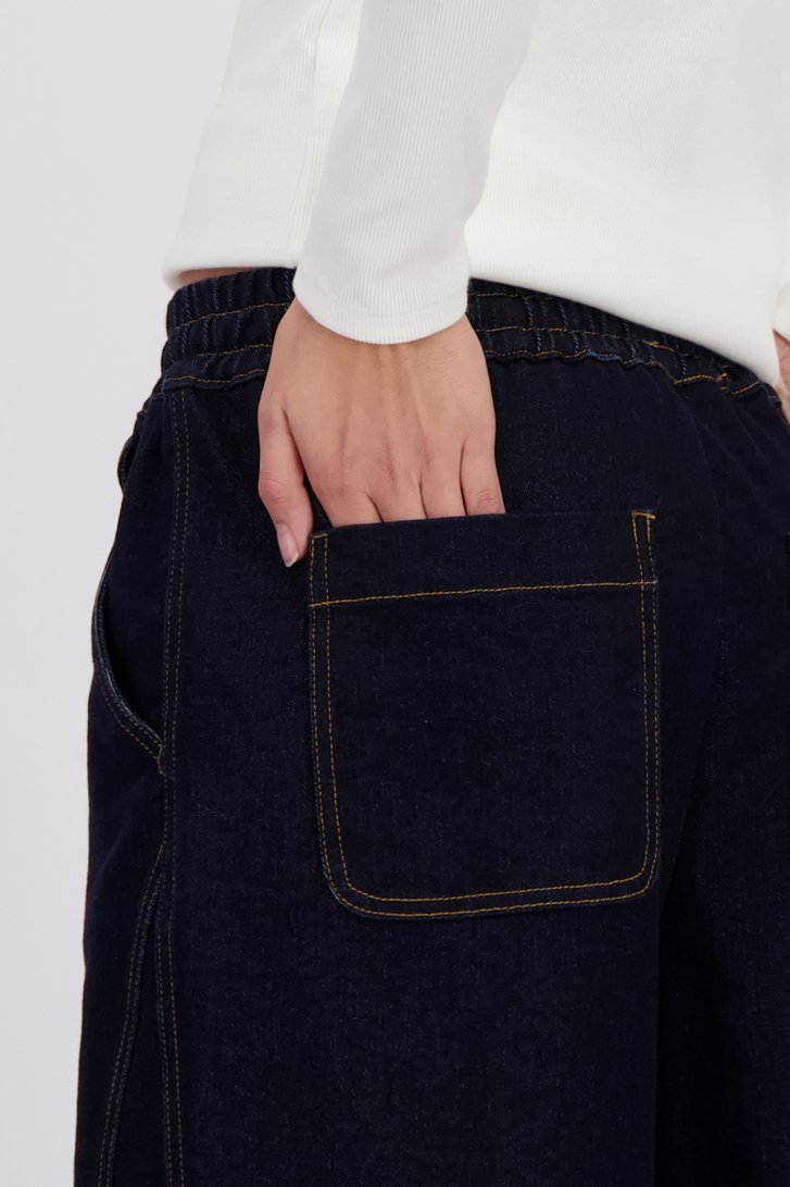 Détail de Jean bleu à coupe large avec taille élastique de JDY pour Femmes