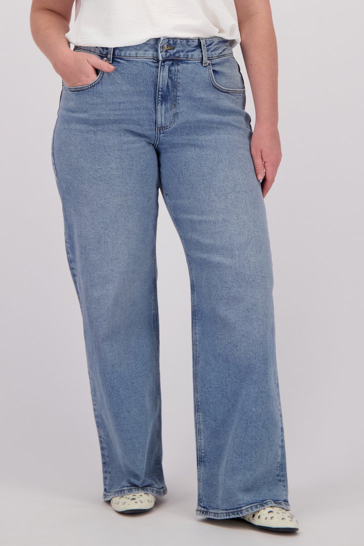 Détail de Jean bleu - coupe wide leg de ONLY Carmakoma pour Femmes