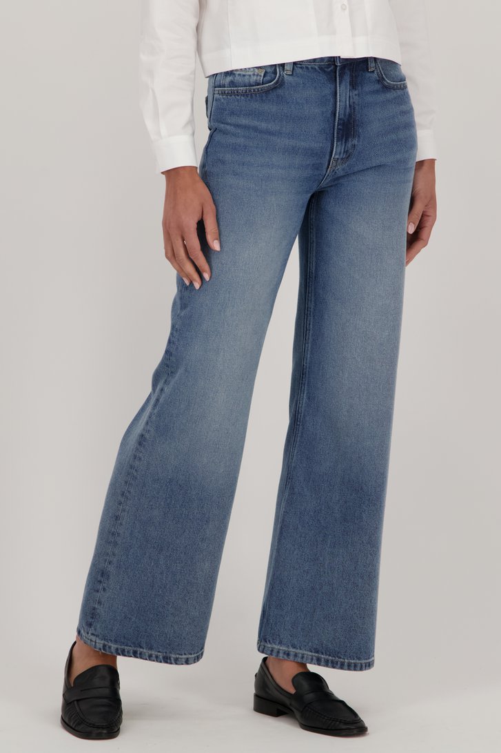 Le devant de Jean bleu large de More & More pour Femmes
