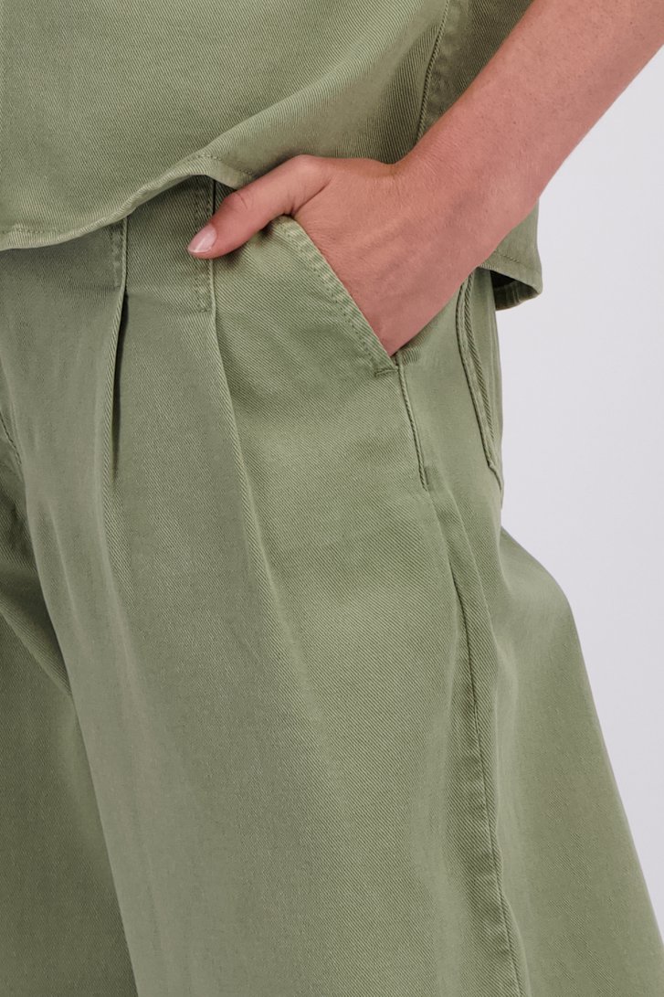 Détail de Jean vert olive large avec plis de Liberty Island Denim pour Femmes
