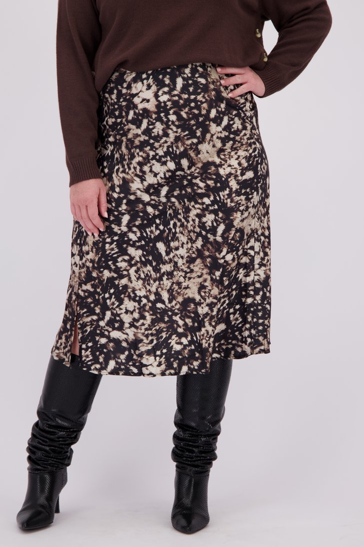 Le devant de Jupe longue avec imprimé brun-beige de ONLY Carmakoma pour Femmes