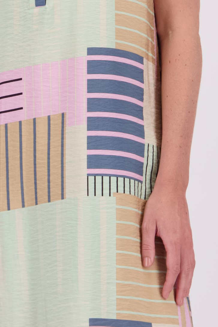 Detail van Kleedje met roze en groene print door Libelle voor Dames