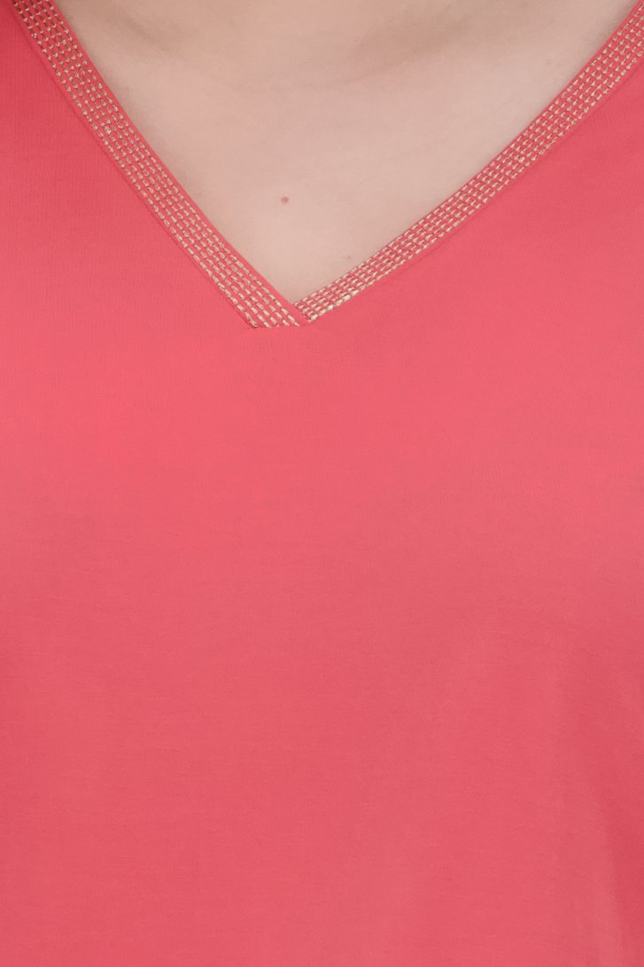 Koraalroze T-shirt met metallic V-hals van Only Carmakoma voor Dames
