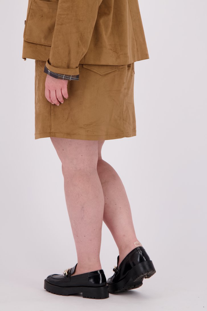Achterkant van Korte bruine rok met suède look door ONLY Carmakoma voor Dames
