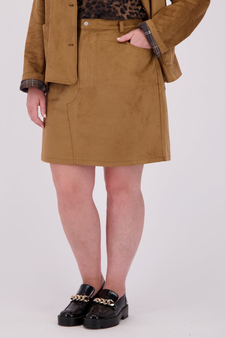 Voorkant van Korte bruine rok met suède look door ONLY Carmakoma voor Dames