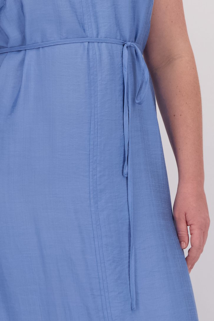Detail van Lang blauw kleedje met brede bandjes door ONLY Carmakoma voor Dames
