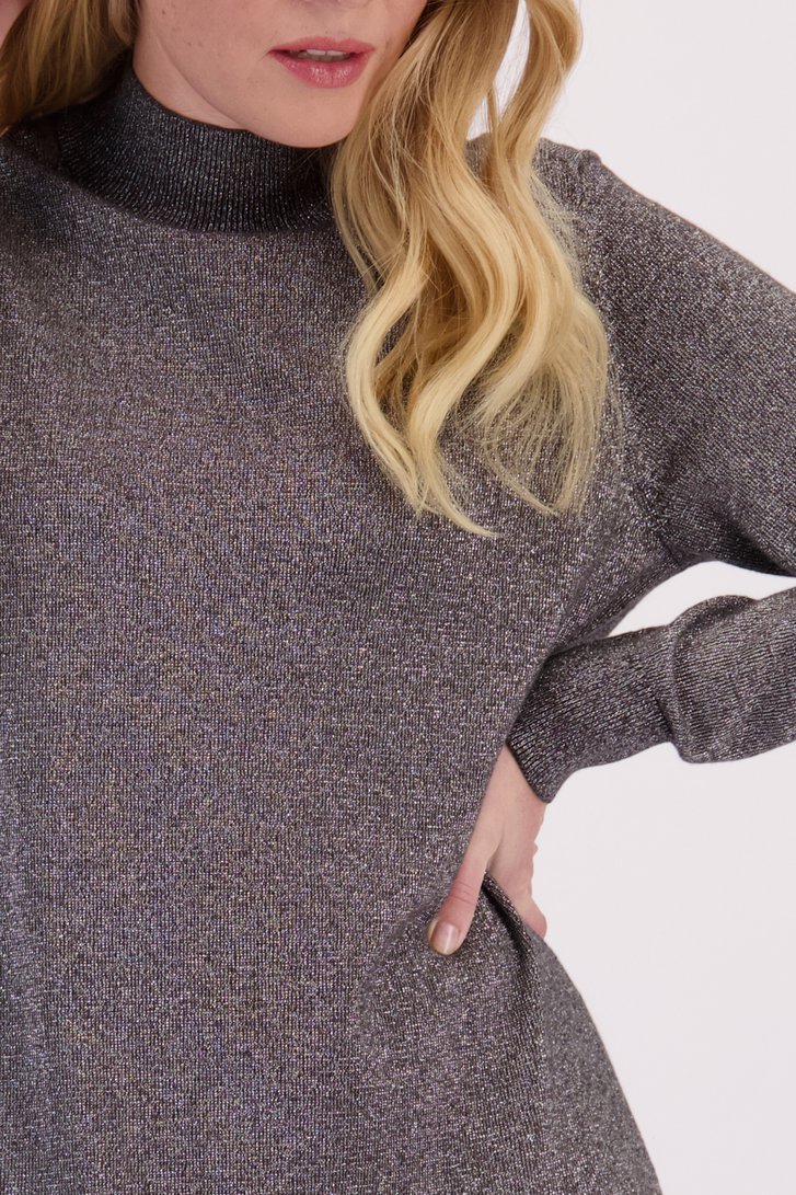Detail van Lang grijs glitterend kleedje door Libelle voor Dames