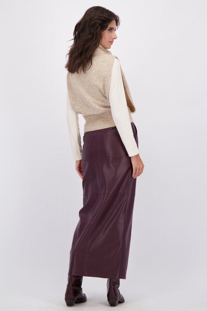 Achterkant van Lange bordeauxbruine rok met leather look door Louise voor Dames