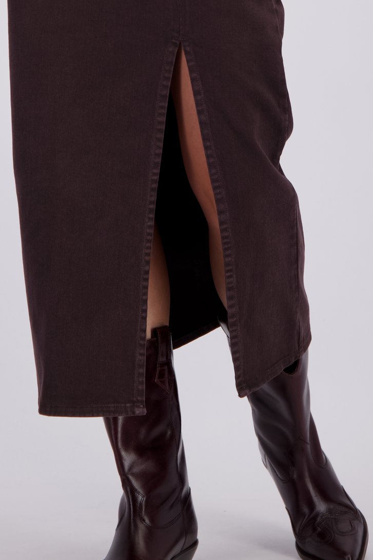 Detail van Lange donkerbruine jeansrok met split door Liberty Island Denim voor Dames