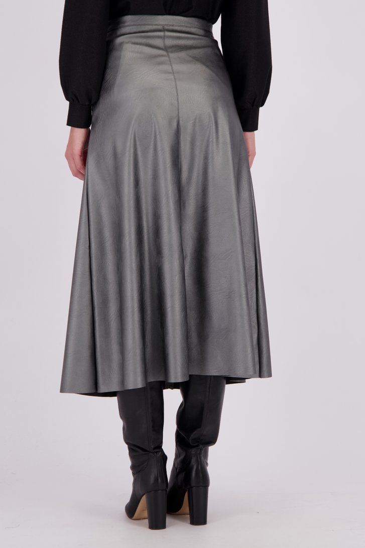 Achterkant van Lange grijze rok in leather look door Geisha voor Dames