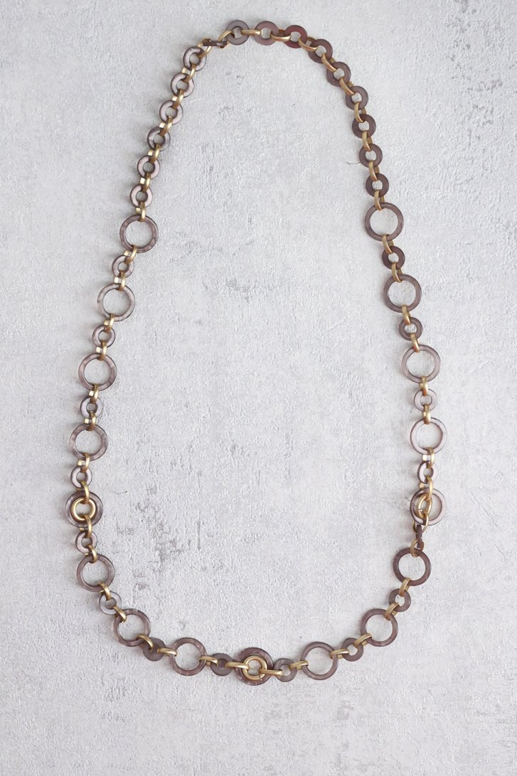 Voorkant van Lange ketting met ronde elementen in taupe door Liberty Island voor Dames